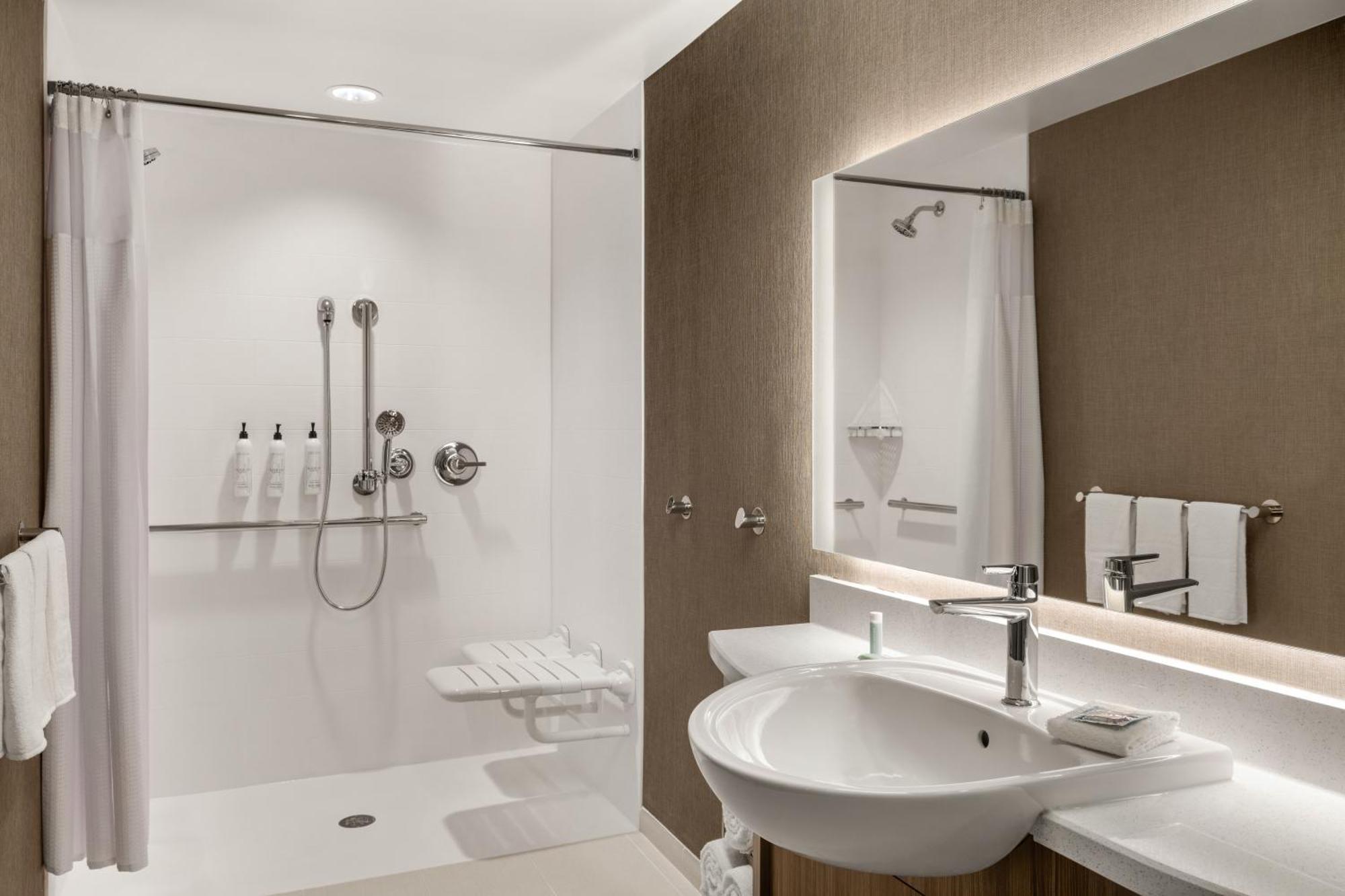 Springhill Suites By Marriott Menomonee Falls Extérieur photo