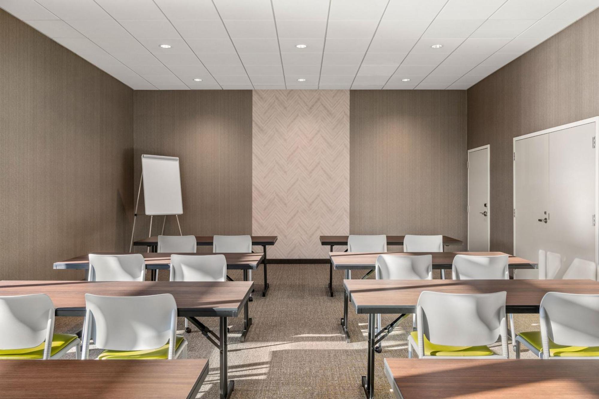 Springhill Suites By Marriott Menomonee Falls Extérieur photo